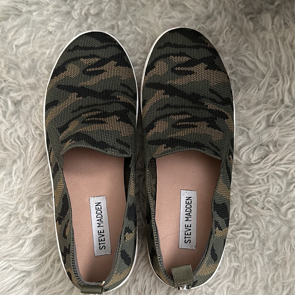 Steve Madden Camo Platform Slides - 9m - image 4
